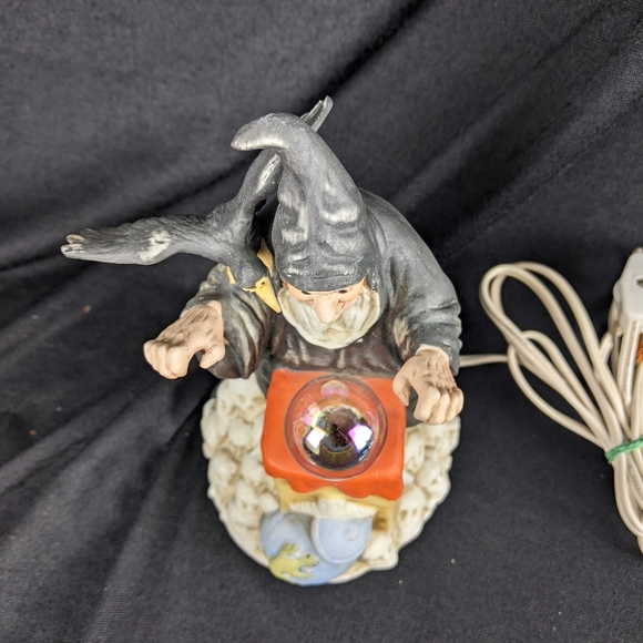 1989 snow white witch crystal ball lit Halloween decor - Picture 2 of 9